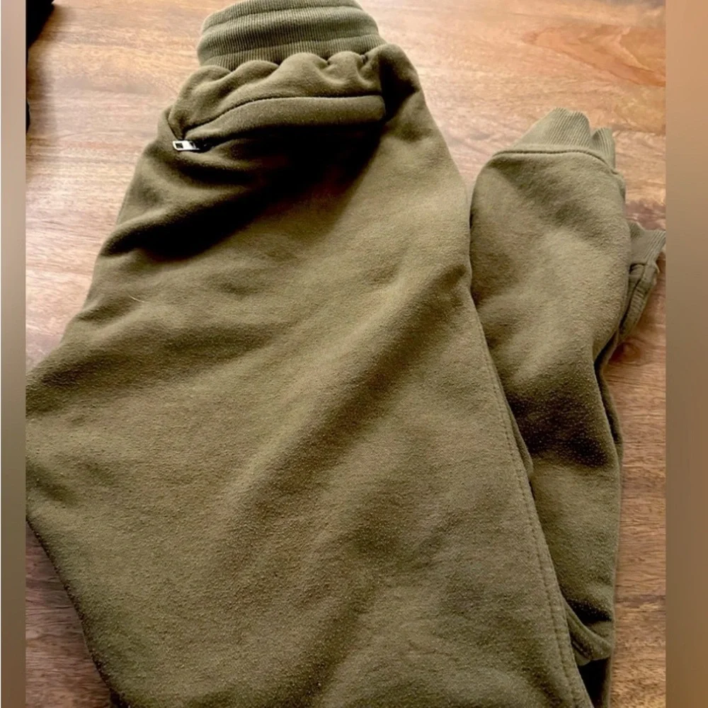 GOSN Olive Green Hoodie and Sweatpants Set - Picture 3 of 4